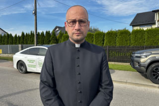 Po serii ataków nożowników w szkołach ksiądz alarmuje. Widzi duże zagrożenie dla młodzieży