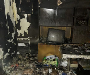 Goniądz. Tragiczny pożar budynku mieszkalnego. Nie żyje jedna osoba [ZDJĘCIA]