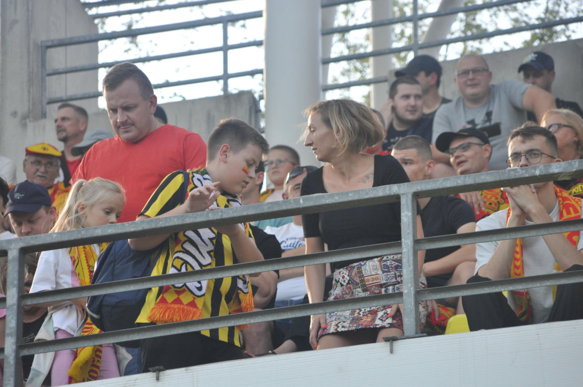 Korona Kielce - Cracovia. Zdjęcia kibiców podczas meczu. 10 sierpnia 2024