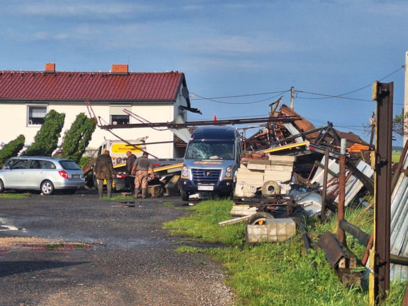 Nad tą wsią przeszła trąba powietrzna. Skala zniszczeń jest ogromna
