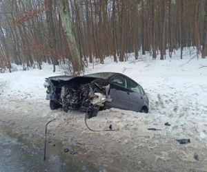 Wypadek na DW803. Cztery osoby przewieziono do szpitala!