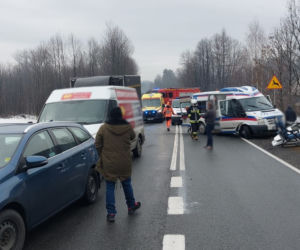 Frycowa. Karetka zderzyła się z innymi samochodami. W środku były pacjentki