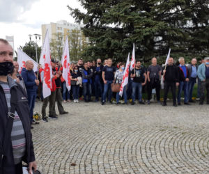 Pikieta w MAN-ie. Związkowa Solidarność w MAN BUS nadal protestuje!