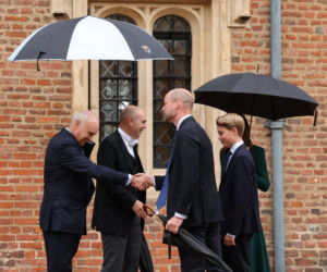 Książę George rozpoczął naukę w Eton. 25 lat temu tą samą szkołę rozpoczynał jego ojciec książę William