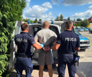Pasażer groził kobiecie przedmiotem przypominającym broń. Trafił do aresztu