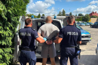 Pasażer groził kobiecie przedmiotem przypominającym broń. Trafił do aresztu