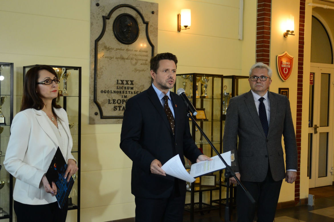 Trzaskowski dorabia też na uczelni