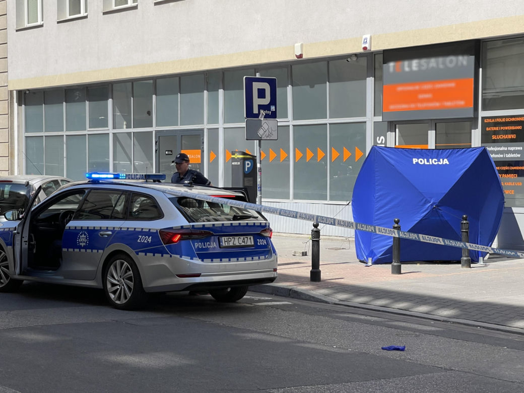 Tragedia w samym centrum Warszawy. Kobieta skoczyła z 9. piętra. Nie żyje