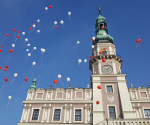 Zamość: Przedszkolaki wypuściły 100 balonów na 100-lecie niepodległości