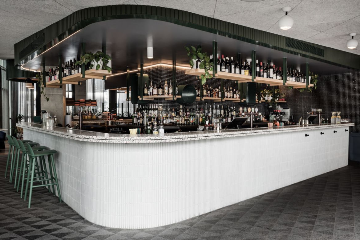 Tropikalne wnętrze restauracji w Sydney 