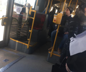 Tłok w autobusach i tramwajach w Warszawie