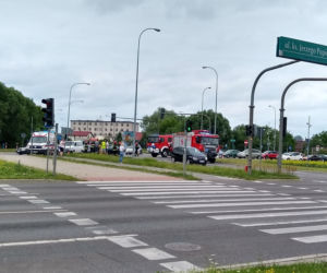 Wypadek przy tunelu Fieldorfa Nila. Dwa pojazdy uszkodzone, skuter na jezdni [ZDJĘCIA]