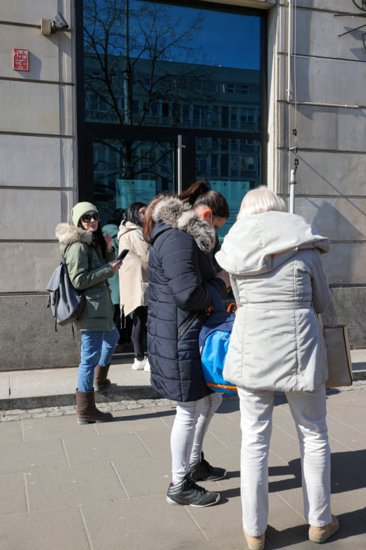  Kolejki pod urzędem pracy dla uchodźców. Chętnych przybywa, ofert coraz mniej