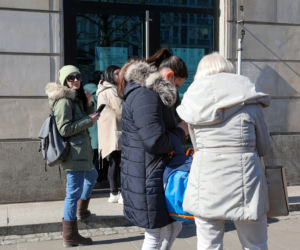  Kolejki pod urzędem pracy dla uchodźców. Chętnych przybywa, ofert coraz mniej