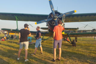 Co zabrać na lotnisko w Lesznie? Niezbędnik na pokazy lotnicze Antidotum Airshow [ZDJĘCIA]