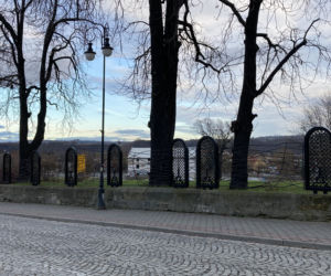 Ogrodzenie dawnego cmentarza żydowskiego jest już gotowe