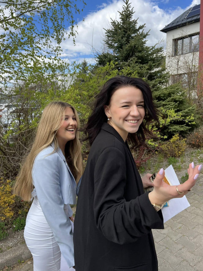 Dzień pełen emocji i wzruszeń. Maturzyści Baczyńskiego w Starachowicach żegnają szkołę