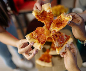 Pizza – narodowy comfort food w czasach drożyzny.  Pizza podrożała” o niemal 80%