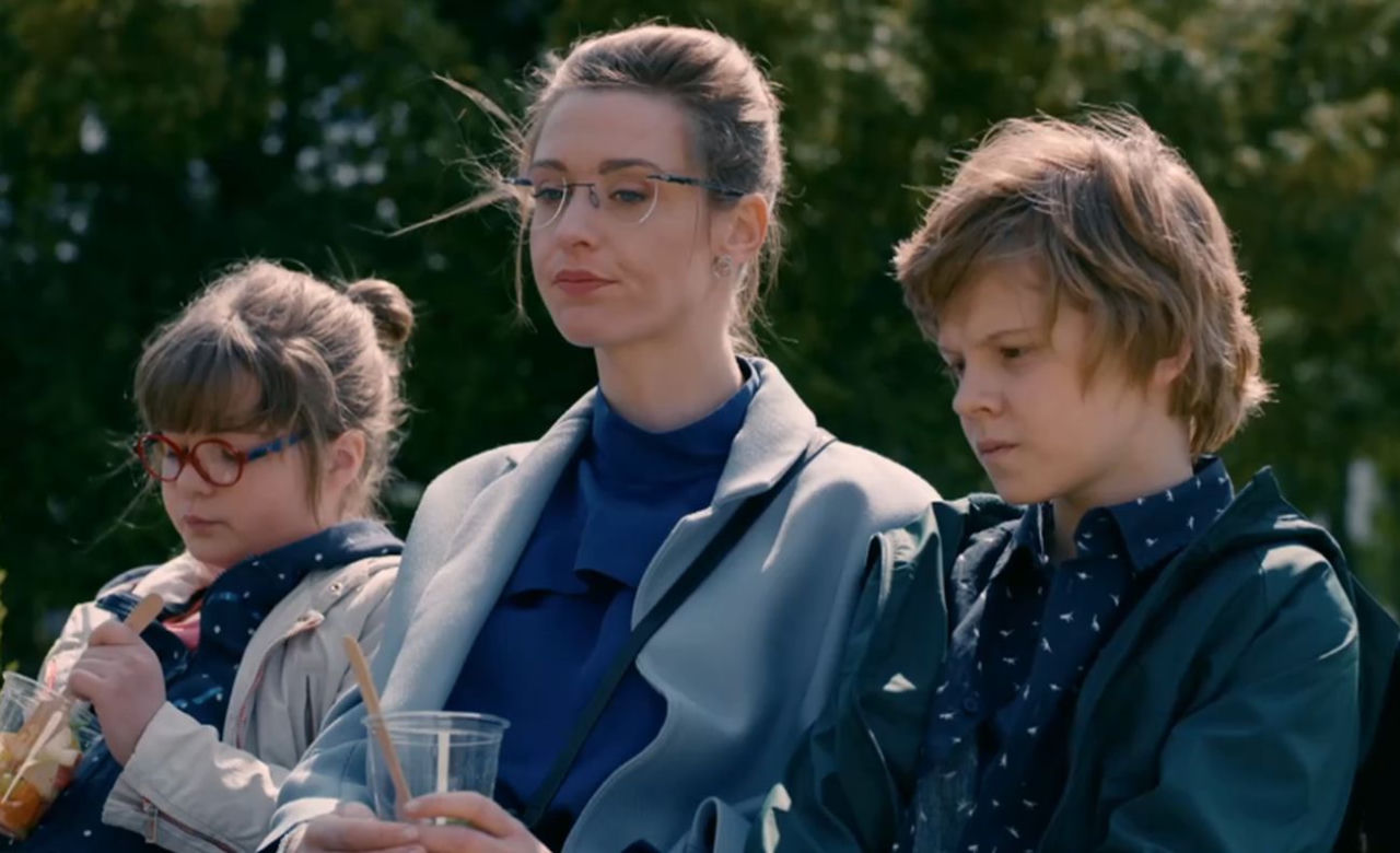 BrzydUla 2, odcinek 146. Julka (Maria Włodkowska), Kuba (Jakub Rutkowski), Ula (Julia Kamińska)