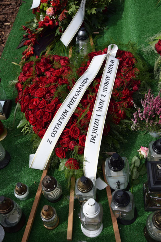 Rzeszowianie tłumnie przychodzą na grób Tadeusza Ferenca
