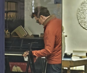 Paweł Wilczak szuka złota w w lombardzie