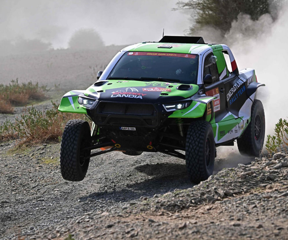 Rajd Dakar: Eryk Goczał najlepszy z rodziny, Dąbrowski z bonifikatą