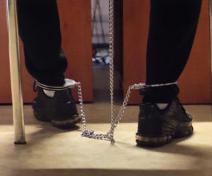 Mieli maczety, siekiery i broń palną. Śląska policja rozbiła gang pseudokibiców!