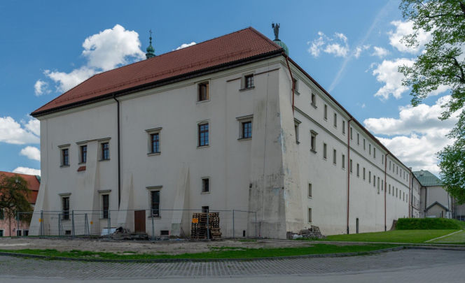 To jedno z najpiękniejszych miast Małopolski. W średniowieczu było wsią, w której mieszkali zakonnicy z Jerozolimy