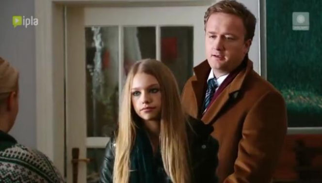 Przyjaciółki 3 sezon odcinek 31. Julka (Nicole Bogdanowicz), Paweł (Bartłomiej Kasprzykowski)