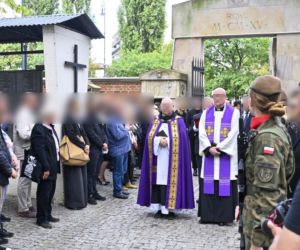 Tak pożegnały Jana Frycza córka i wnuczka. Trudno się nie rozpłakać