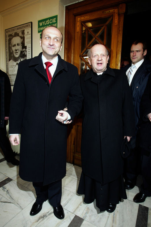 Wystrojony Marcinkiewicz na premierze filmu Vegi. Ale z niego przystojniak