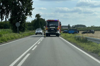 Spadochroniarz spadł na pole obok domu. Skok zakończył się hospitalizacją