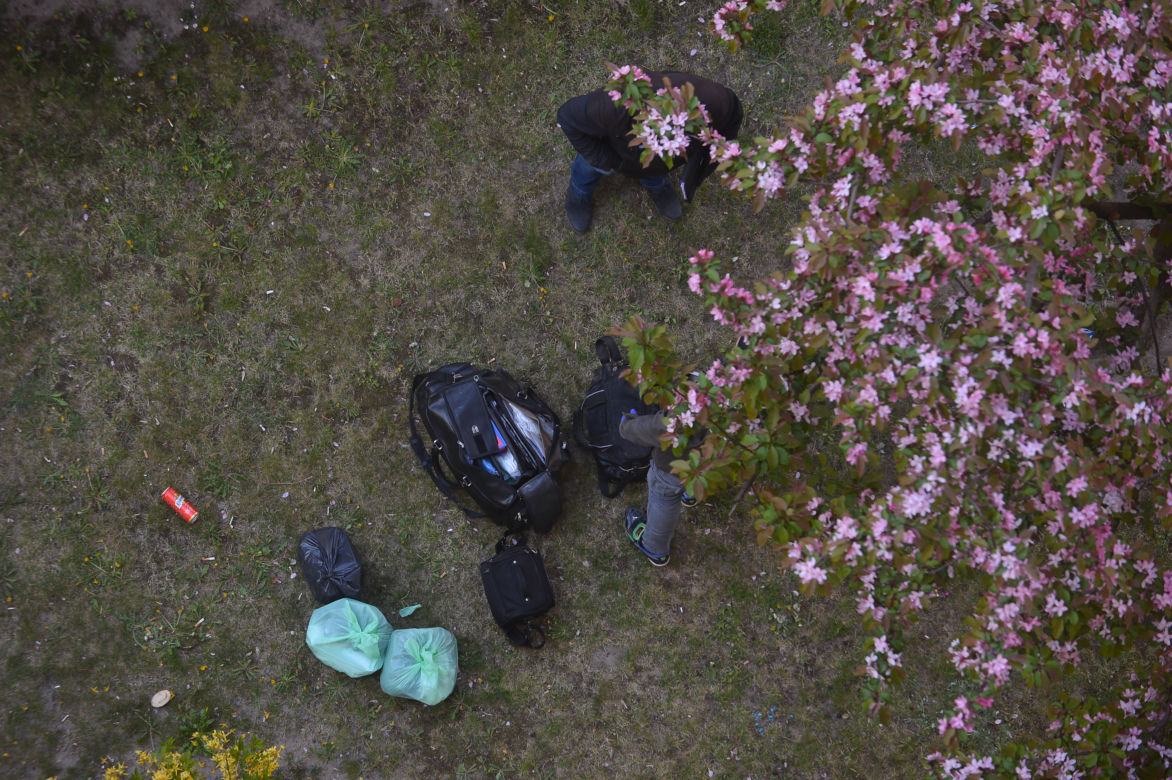 Wypadł z 9. piętra z torbą narkotyków