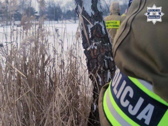W Wodzisławiu zatonęło auto w jeziorze