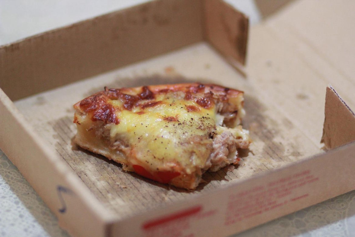 Karton po pizzy - zmieszane.