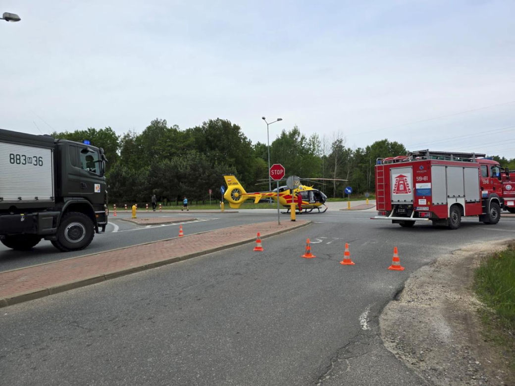 Śmiertelny wypadek na DK50 pod Mińskiem Mazowieckiem. Dwie osoby zginęły w zderzeniu z autobusem [ZDJĘCIA]