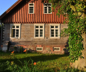 Drewniany dom w Jazowej na Żuławach - zabytek z 1887 r. odzyskał blask po pożarze