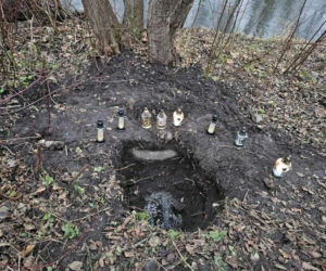 Poćwiartował ciało współlokatora i zakopał w parku! Po wszystkim napisał do matki Mateusza