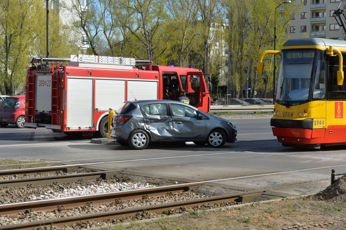 Samochód zderzył się z tramwajem na Puławskiej