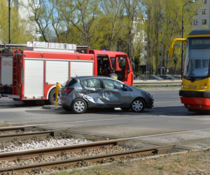 Samochód zderzył się z tramwajem na Puławskiej