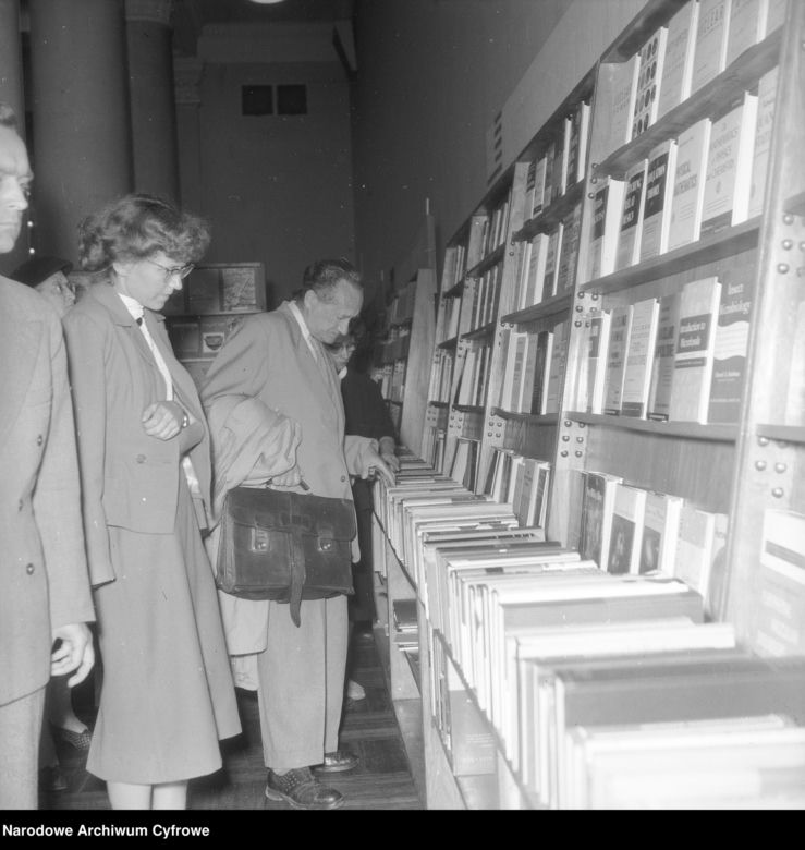 QUIZ PRL. Pałac Kultury i Nauki w Warszawie. Zmierz się z historią dziarskiego 70-latka? 