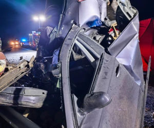 Tragiczny wypadek w powiecie rawickim. Auto uderzyło w murowany przystanek, 19-letni kierowca nie żyje