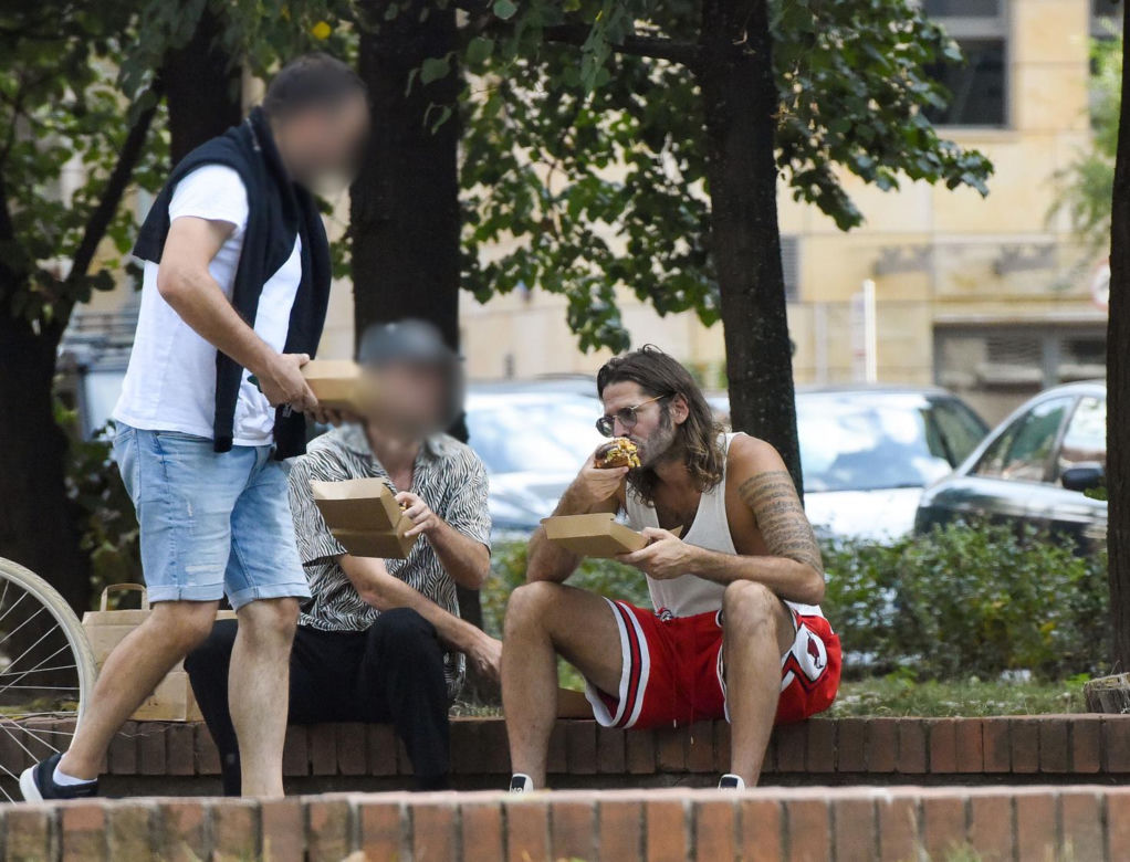 Radzimir Dębski umówił się ze znajomymi na burgera