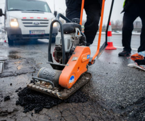 Drogowcy walczą z dziurami w asfalcie