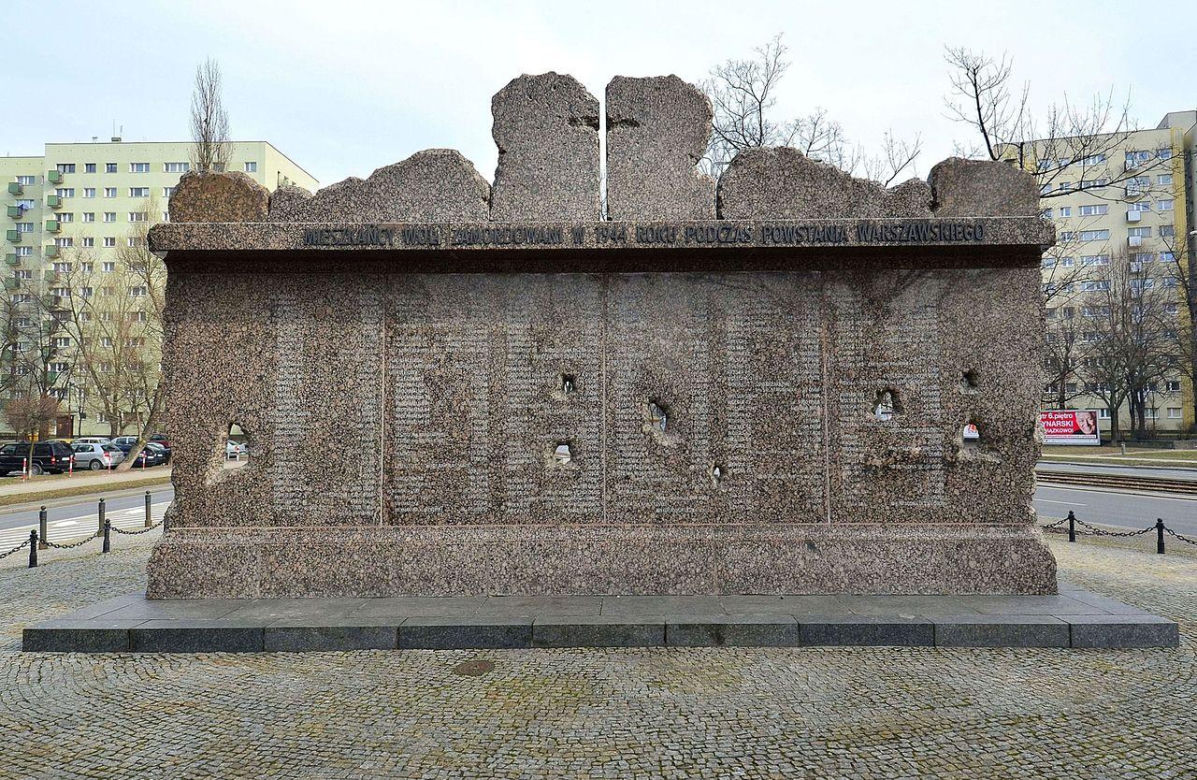 Wola. Pomnik Ofiar Rzezi Woli na skwerze przy rozwidleniu Al. „Solidarności” i ul. Leszno. Na rozkaz Hitlera Niemcy dokonali na początku sierpnia 1944 mordu na cywilnych mieszkańcach Woli. Zginęło od kilkunastu do kilkudziesięciu tysięcy osób