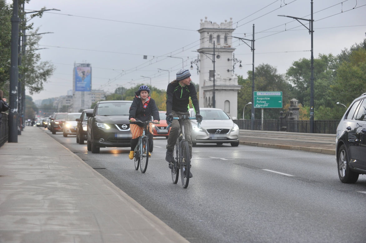 Protest rowerzystów na Moście Poniatowskiego. "Tu jest jak w cyrku"