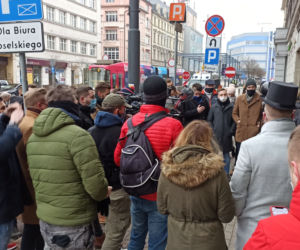 Protest branży ślubnej przed biurem PiS w Katowicach! Domagają się informacji od rządu kiedy będą mogli wrócić do pracy [ZDJĘCIA, WIDEO]