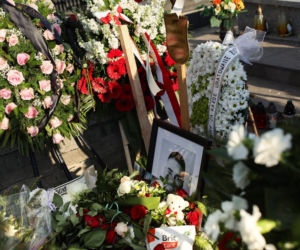 Tak wygląda grób Łukasza Litewki. Zalało go morze kwiatów