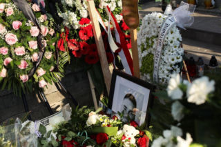 Tak wygląda grób Łukasza Litewki. Zalało go morze kwiatów