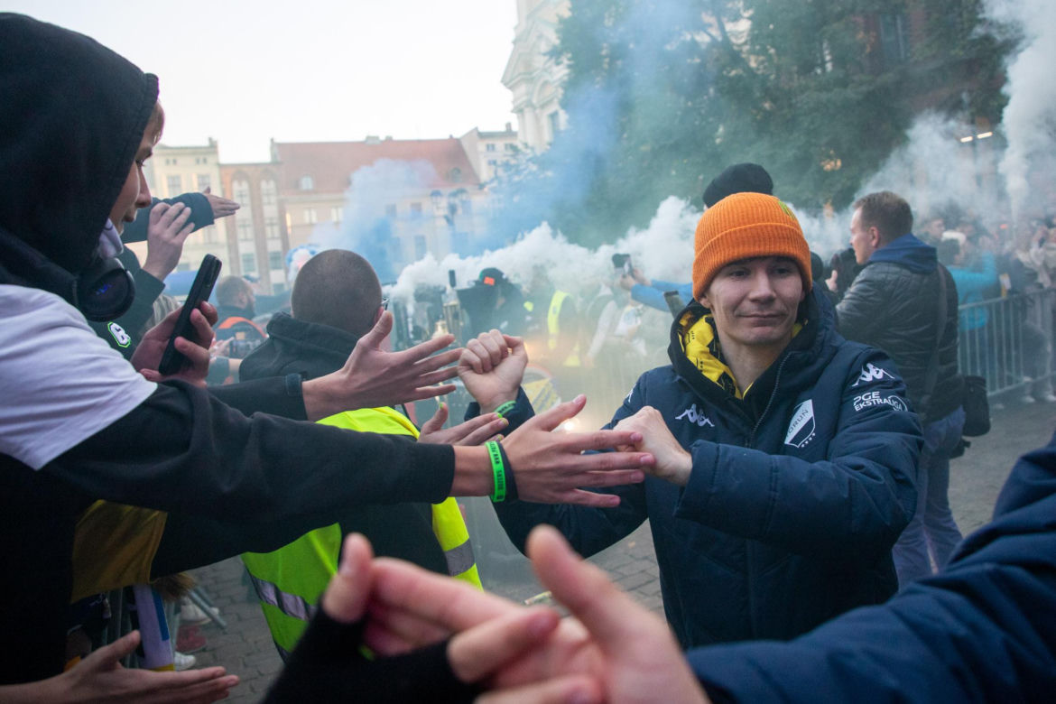 Mistrzowska feta Apatora na Rynku Staromiejskim w Toruniu